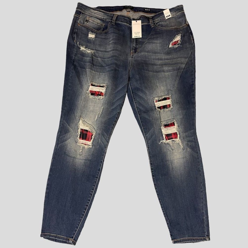 NWT Women’s Judy Blue Skinny Fit Distressed Jeans. Size 24W - Picture 2 of 6